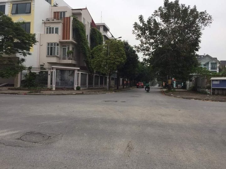 9 tỷ liền kề trục chính khu đô thị hud xây thô 4 tầng chính chủ